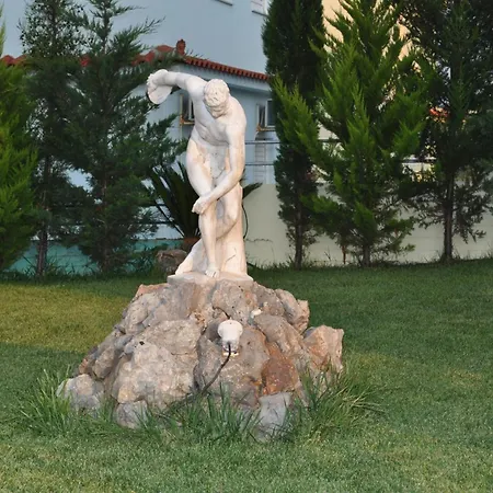 מלון דירות Olympion Village 3*