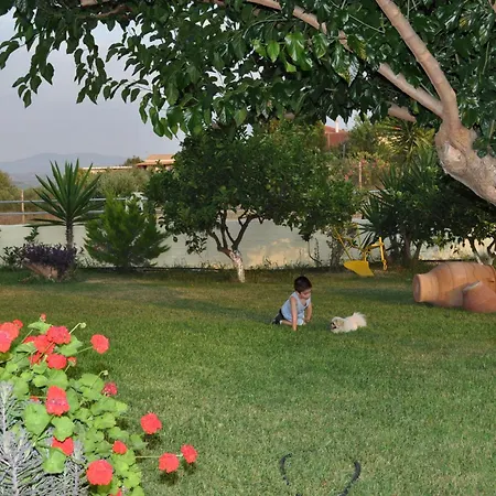 Olympion Village מלון דירות זכארו