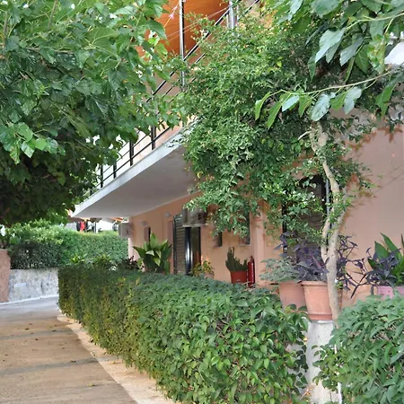 Olympion Village מלון דירות זכארו