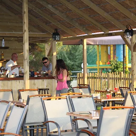 Olympion Village מלון דירות 3*